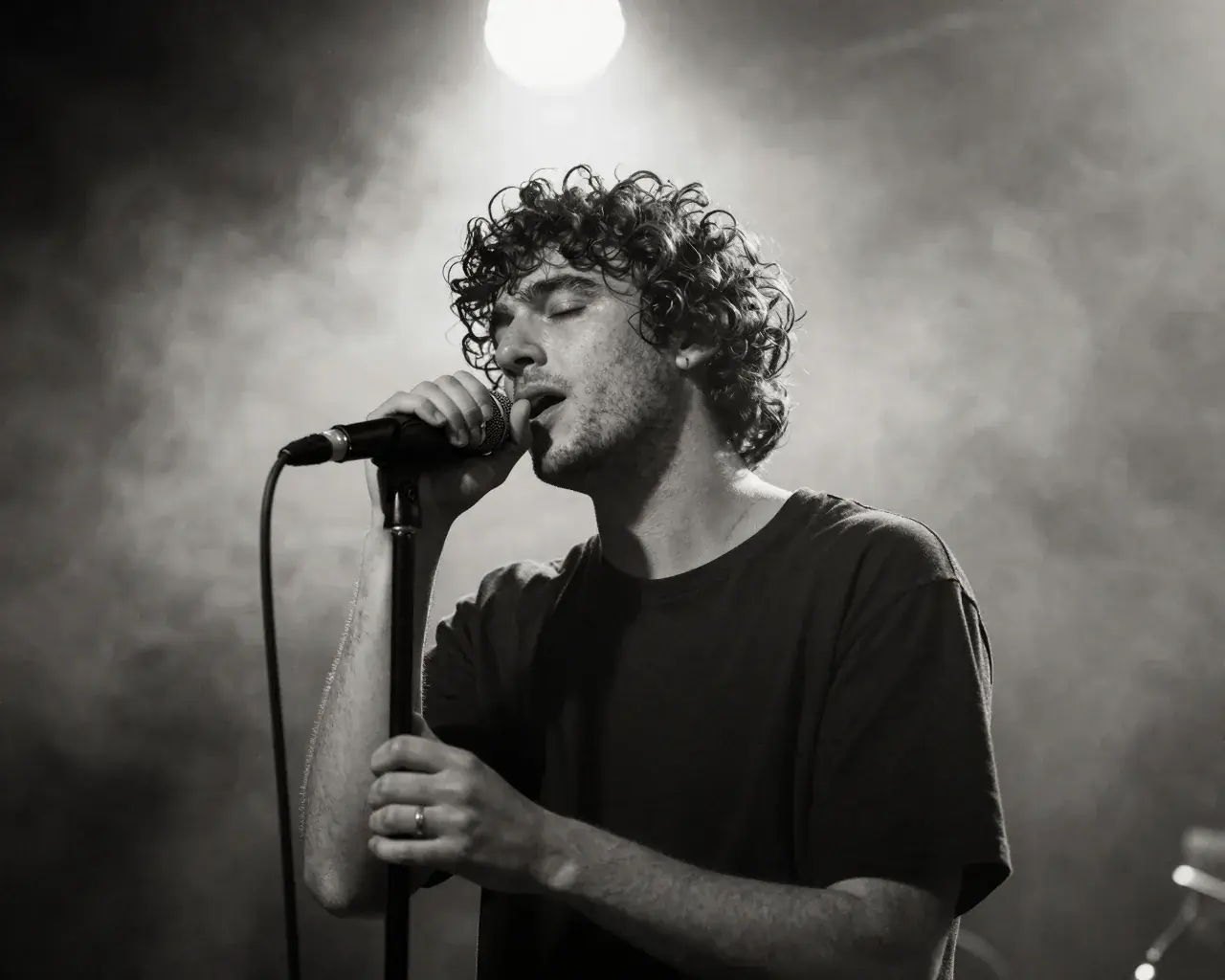 Nic Hitchens playing live